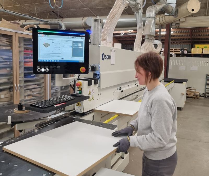 Arrivée nouvelle plaqueuse de chants SCM